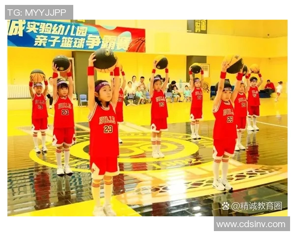 篮球明星亲临助阵孩子比赛展现父爱与运动精神的完美结合